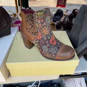 Floral boots